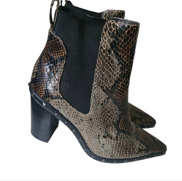 Charles David Studded Python Embossed Pointed Toe Chelsea Booties 7.5 - Picture 3 of 5